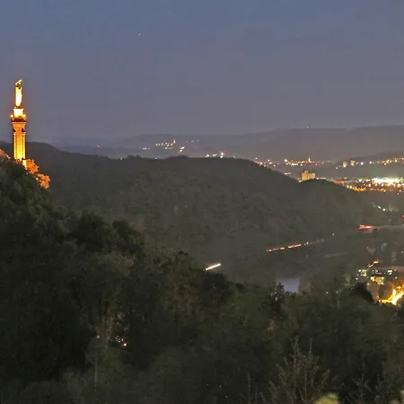 Schoene Aussicht Отель Трир